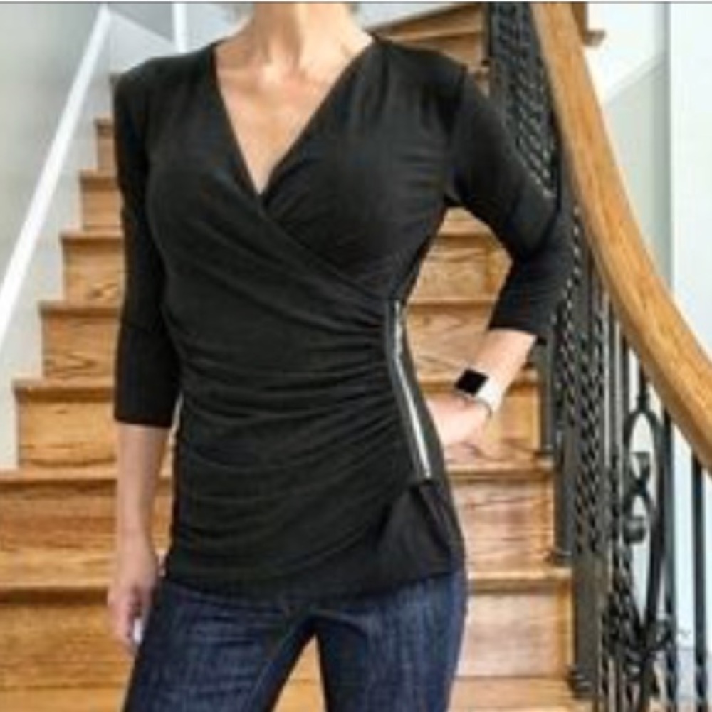 Carmen Marc Valvo Black V-neck Ruched Top Size S